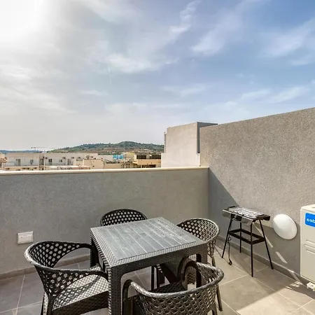 A Sunny 2br Pent With Comfy, Fully Equipped Living By 360 Estates * St. Paul's Bay