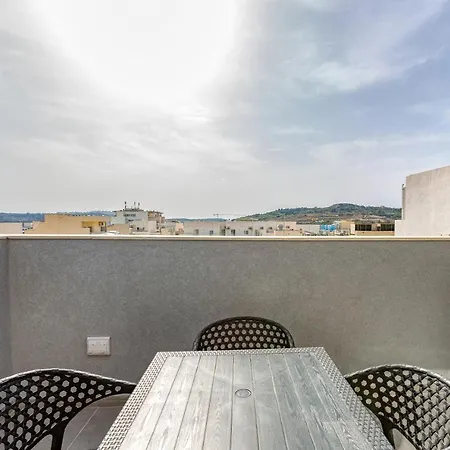 A Sunny 2br Pent With Comfy, Fully Equipped Living By 360 Estates דירה *