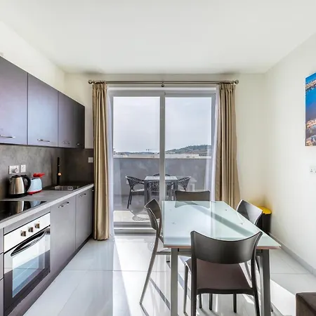 A Sunny 2br Pent With Comfy, Fully Equipped Living By 360 Estates סיינט פול ביי
