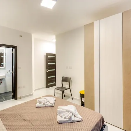 A Sunny 2br Pent With Comfy, Fully Equipped Living By 360 Estates St. Paul's Bay