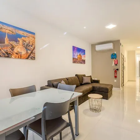 A Sunny 2br Pent With Comfy, Fully Equipped Living By 360 Estates St. Paul's Bay