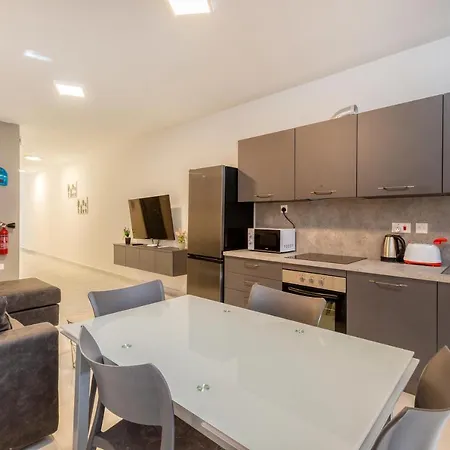 A Sunny 2br Pent With Comfy, Fully Equipped Living By 360 Estates * St. Paul's Bay
