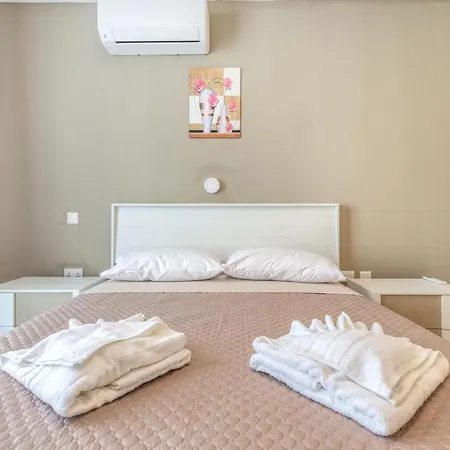 A Sunny 2br Pent With Comfy, Fully Equipped Living By 360 Estates *