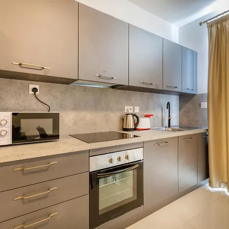 A Sunny 2br Pent With Comfy, Fully Equipped Living By 360 Estates Lejlighed *